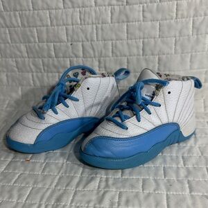 Jordan 12 Retro PS 'Emoji' sneakers in white and University Blue